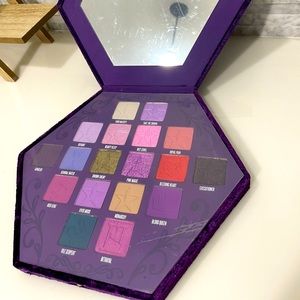 Jeffrey Star Cosmetics eyeshadow pallet